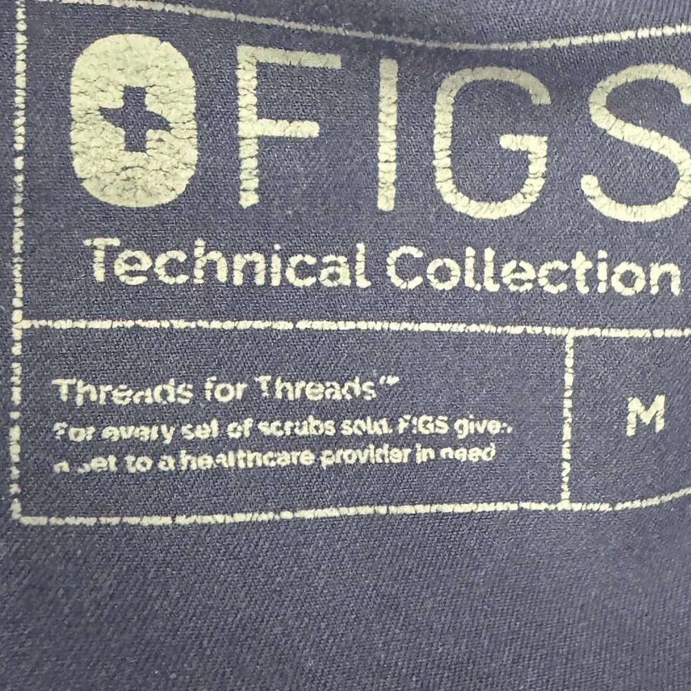 Figs bundle Tansen Cargo Utility Jogger Scrub Pants and Leon 3 pocket  top M